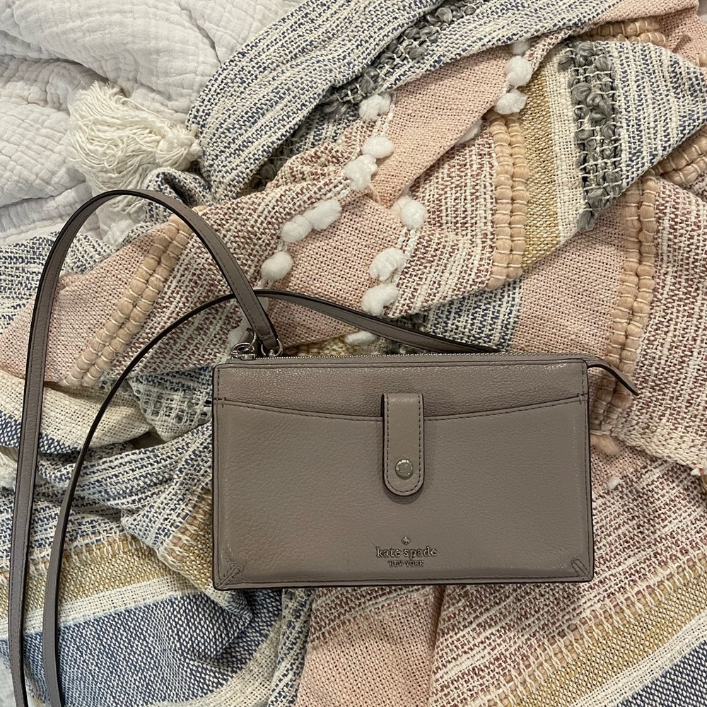Kate Spade purse - Picture 1 of 5